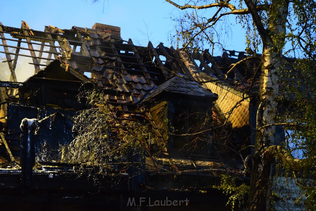 Grossfeuer Einfamilienhaus Siegburg Muehlengrabenstr P0728.JPG - Miklos Laubert